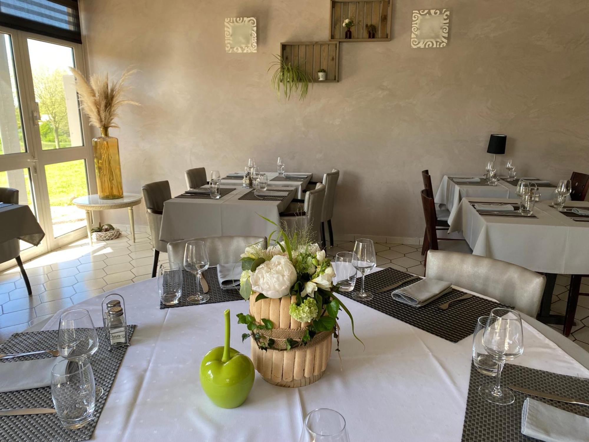 Les Orchidées Logis, Hôtel&Restaurant Verdún Exterior foto